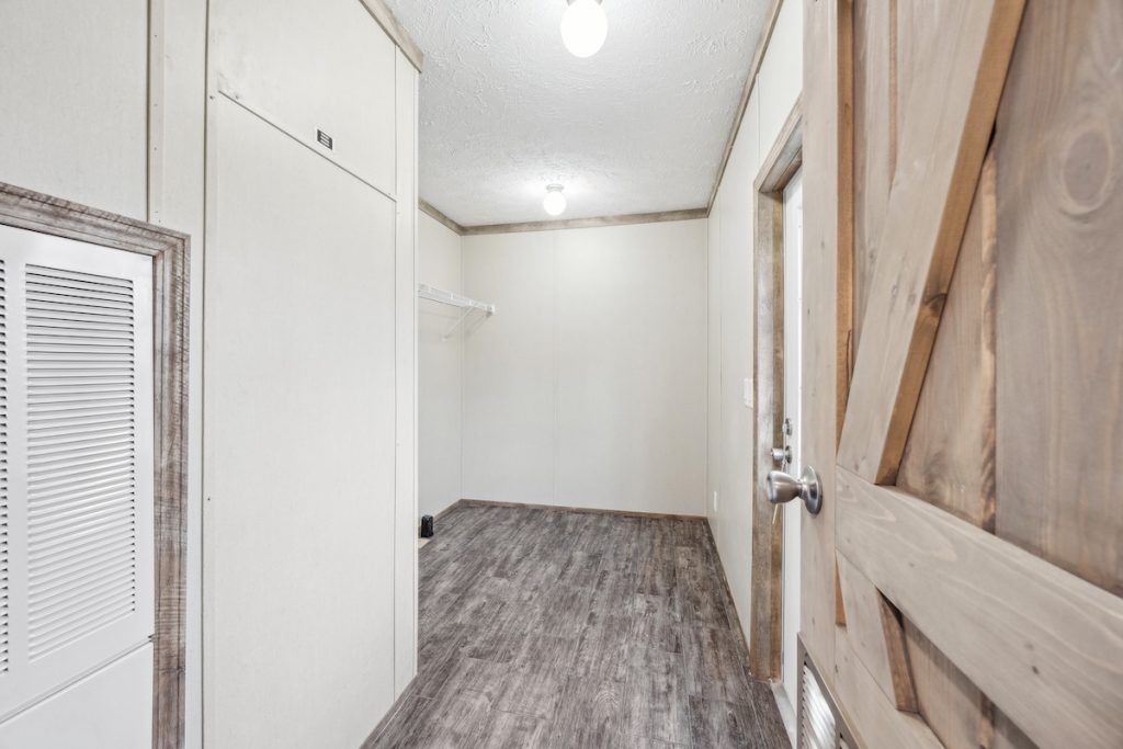 MD-26-Rawhide-laundry