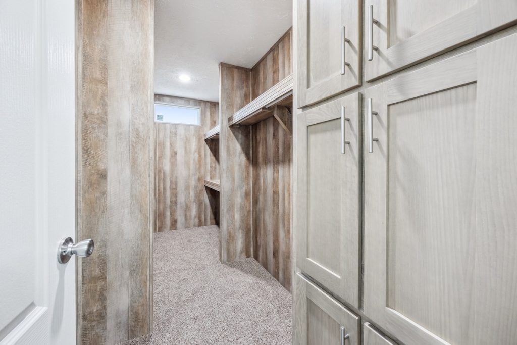 MD-26-Rawhide-master-closet